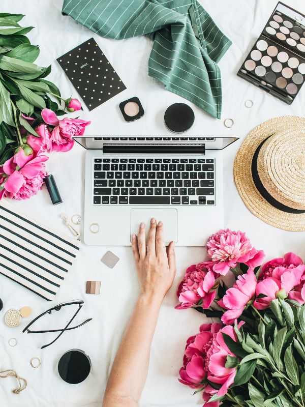 woman entrepreneur making money on her computer at home